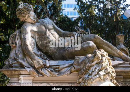 Europa, Deutschland, Düsseldorf, Krieger-Denkmal von Karl Hilgers im Park Hofgarten. Stockfoto