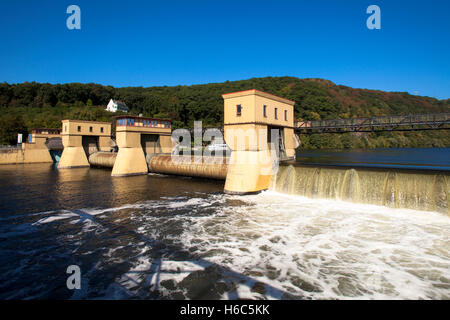 Deutschland, Ruhrgebiet, Herdecke, Hengstey See, Stausee, Wasserkraftwerk. Stockfoto