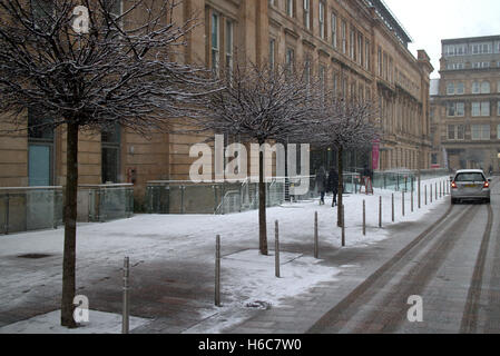 Glasgow inszeniert Straßen im Schnee während des Winters White Christmas Stockfoto