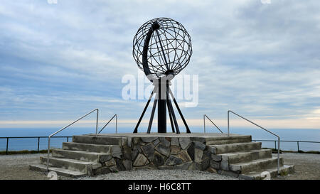 Nordkap, Norwegen - Welt-Denkmal am Nordkap, dem nördlichsten Punkt Europas Stockfoto