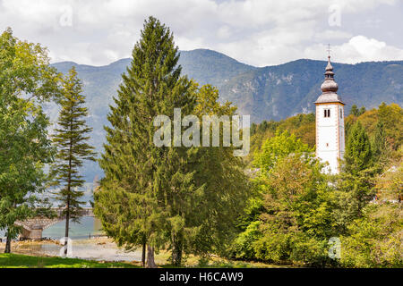 St. Johannes-Kirche am Bohinj See, die Julischen Alpen in Slowenien Stockfoto