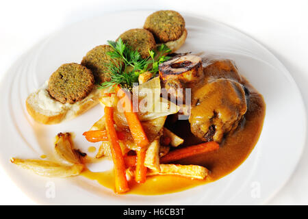 Ossobuco mit falafel Stockfoto