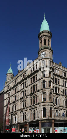 Das Hackmesser-Gebäude an der Kreuzung der Donegall Square North/Donegall Place in Belfast, Nordirland. Stockfoto