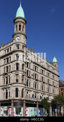 Das Hackmesser-Gebäude an der Kreuzung der Donegall Square North/Donegall Place in Belfast, Nordirland. Stockfoto