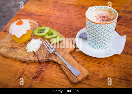 Frühstück mit Karotten Muffin. selektiven Fokus Stockfoto