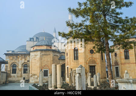 Der alte Friedhof im Mevlana Museum in Konya, Türkei. Stockfoto