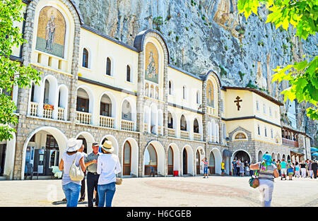 Die untere Kirche von Ostrog Kloster, das die am meisten besuchten heiligen Wallfahrtsort in Montenegro ist Stockfoto