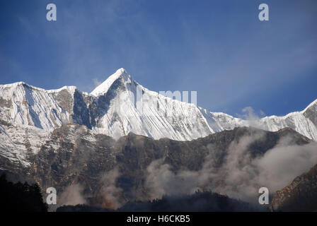 Hochgebirge in der abgelegenen Damodar Himal Mustang-Region von Nepal Stockfoto