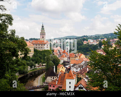 Blick über Cesky Krumlov in Böhmen, Tschechische Republik, Europa. Stockfoto