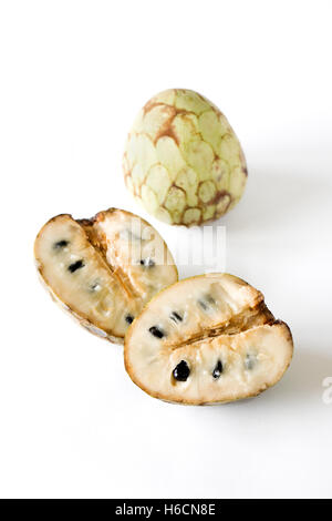 Cherimoya. Custard Apple Querschnitt. Stockfoto