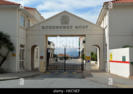 Eingang zum Queensway Quay, Gibraltar Stockfoto