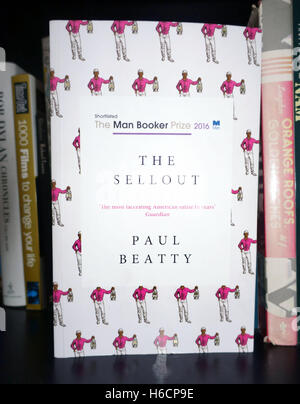 Paul Beatty gewinnt 2016 Booker Prize for Fiction mit "The Sellout", erste US-Autor dazu Stockfoto