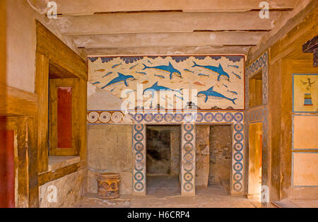 Die A-marine-Szene mit einer Gruppe von Delphinen und kleine Fische im Palast von Knossos Stockfoto