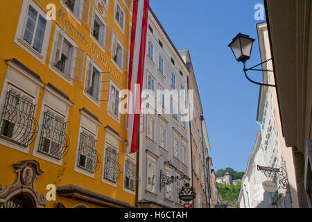 Mozarts Geburtshaus in der Getreidegasse Spur, w.a. Mozart, Geschäfte, Salzburg, Austria, Europe Stockfoto