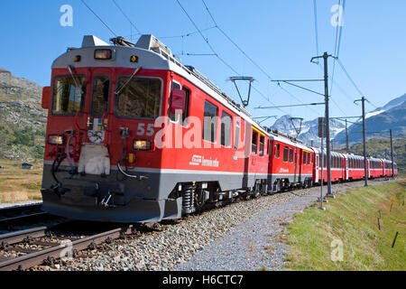 Rhaetische Bahn, Rhätische Bahn über den Bernina Pass auf Diavolezza, Engadin, Graubünden, Schweiz, Europa Stockfoto