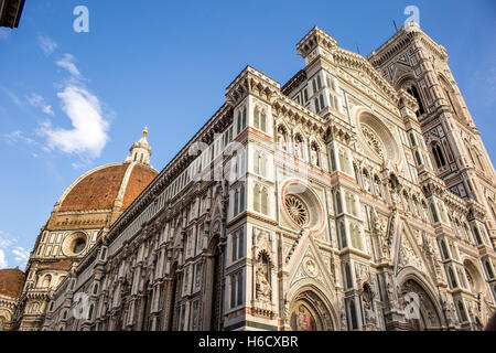 Fassade von Santa Maria del Fiore, Florenz Kuppel an einem Sommertag. Italien Stockfoto