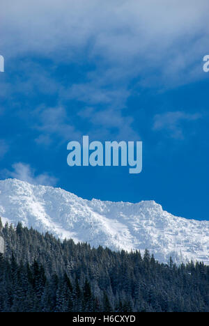 Mt Jefferson Bergrücken oberhalb Pamelia See im Winter, Mt Jefferson Wildnis, Willamette National Forest, Oregon Stockfoto