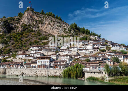 traditionelle balkan Häuser in der historischen Altstadt von Berat Albanien Stockfoto