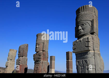 Tolteken Krieger Spalten ganz oben auf die Pyramide des Quetzalcoatl in Tula Stockfoto