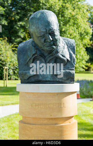 Die Churchill Memorial Garden, Oscar Nemon Büste/Bronze Statue von Sir Winston Churchilll. (83) Stockfoto