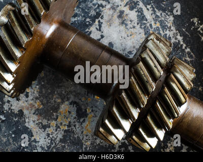 Nahaufnahme der Zahnräder auf Rustick Hintergrund Stockfoto
