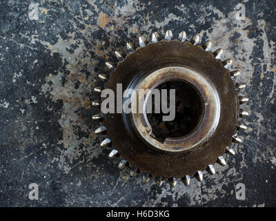 Nahaufnahme der Zahnräder auf Rustick Hintergrund Stockfoto