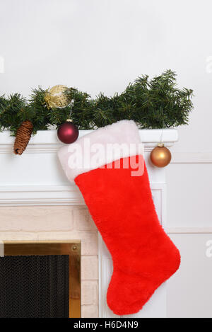 Closeup Santa Socke am Kamin Stockfoto