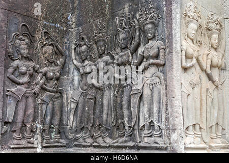 Dekorative Bas-Relief, mit Aspara, Khmer Architektur, Angkor Wat, Kambodscha Stockfoto