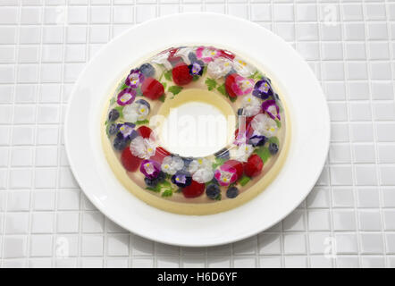 Weihnachten Kranz Bavarois, hausgemachten Gelee dessert Stockfoto