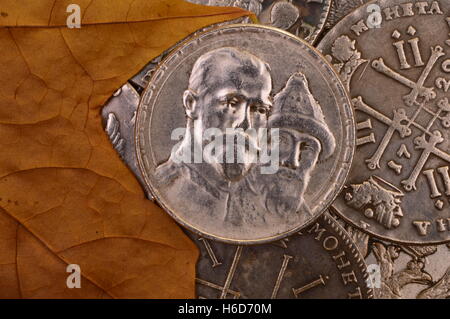 Münzen Hintergrund Jahrestag Medaille Russland 1913 300 Jahre Romanow-Dynastie Stockfoto