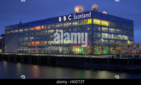 BBC Scotland Hauptsitz am pacific Quay Glasgow in der Nacht Stockfoto