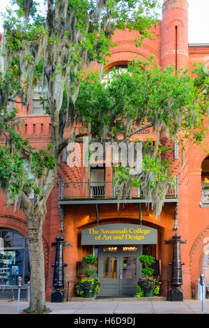 Savannah College of Art and Design Pötter Hall ist eine schöne romanische Revival Stil Struktur im historischen Savannah, GA Stockfoto