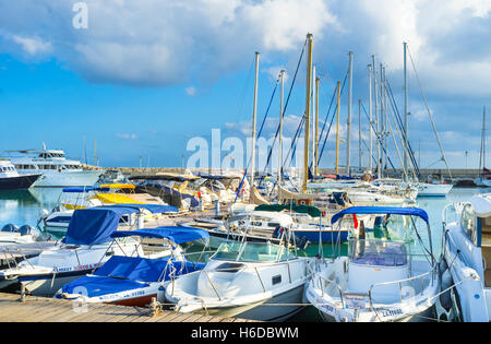 Angelboote/Fischerboote und touristischen Yachten im Hafen, Latchi. Stockfoto