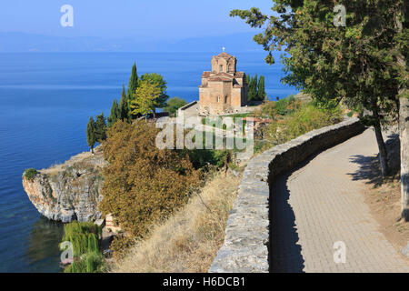 13. Jahrhundert östliche orthodoxe Kirche des Heiligen Johannes am Kaneo in Ohrid, Mazedonien Stockfoto