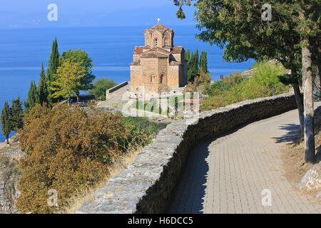 13. Jahrhundert östliche orthodoxe Kirche des Heiligen Johannes am Kaneo in Ohrid, Mazedonien Stockfoto