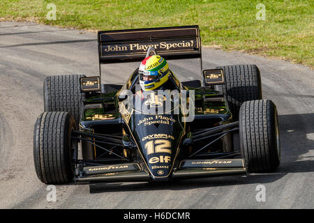 1985 Lotus-Renault 97T mit Fahrer Katsuaki Kubota auf die 2016 Goodwood Festival of Speed, Sussex, UK Stockfoto