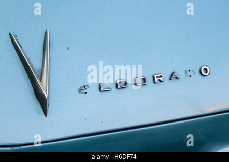 Beirut, Libanon. 27. Oktober 2016. Ein Jahrgang 1953 Cabrio Cadillac Eldorado Biarritz Fahrzeug geparkt vor eines Hotels in Beirut Credit: Amer Ghazzal/Alamy Live-Nachrichten Stockfoto