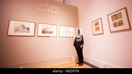 Edinburgh, UK. 27. Oktober 2016. Presse-Ansicht, die Scottish National Portrait Gallery zeigt neue Ausstellung von 29. Oktober 2016 bis 30. April 2017 laufen bezeichnet Landschaft Fotografie aus der Sammlung von der nationalen Galerien von Schottland. Pako Mera/Alamy Live-Nachrichten Stockfoto