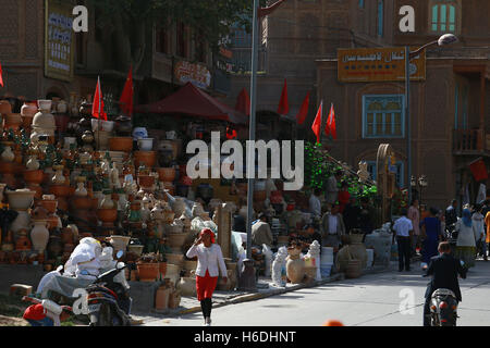 Kashgar, Kashgar, China. 4. Oktober 2016. Kashgar, CHINA-4. Oktober 2016: (nur zur redaktionellen Verwendung. CHINA HERAUS). Kashgar ist eine Oasenstadt im Nordwesten Chinas Xinjiang Uygur Autonome Region, in der Nähe der Grenze zu Kirgisistan, Tadschikistan, Afghanistan und Pakistan. Mit einer Bevölkerung von mehr als 500.000 Kashgar hat eine reiche Geschichte von mehr als 2.000 Jahren und diente als Handelsposten und strategisch wichtige Stadt an der Seidenstraße zwischen China, dem Nahen Osten und Europa. © SIPA Asien/ZUMA Draht/Alamy Live-Nachrichten Stockfoto