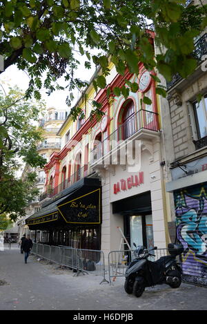 Paris, Frankreich. 27. Oktober 2016. Bataclan-Theater in Paris enthüllt die restaurierte und rekonstruierten Fassade fast ein Jahr nach dem Terrorangriff vom 13. November. Bildnachweis: Fausto Marci/Alamy Live-Nachrichten Stockfoto