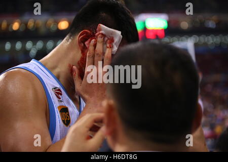 Peking, Peking, China. 16. November 2016. Peking, CHINA-17. November 2016: (nur zur redaktionellen Verwendung. CHINA aus) chinesische Basketballspieler Zhang Songtao verletzt bei der CBA Übereinstimmung von Peking Enten VS Beijing Begcl Basketball Club in Peking, 16. November 2016. © SIPA Asien/ZUMA Draht/Alamy Live-Nachrichten Stockfoto