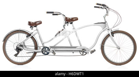 Retro Stil Tandem-Fahrrad auf einem weißen Hintergrund isoliert Stockfoto