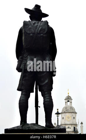 London, England, Vereinigtes Königreich. Gurkha-Denkmal (1997; von Philip Jackson - basierend auf original in Indien von Richard Goulden 1924) in... Stockfoto