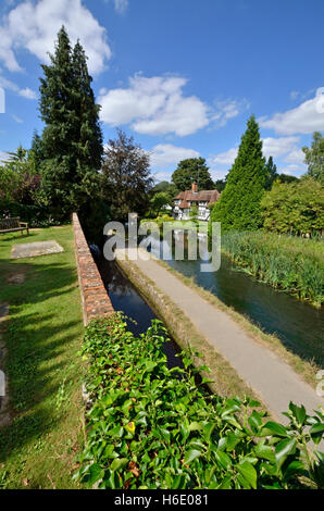 Lose Dorf, Maidstone, Kent, UK. Lose Brooks (Bach durch das Dorf) Stockfoto