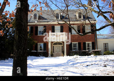 Haus in Winterlandschaft, nach Schneesturm Stockfoto