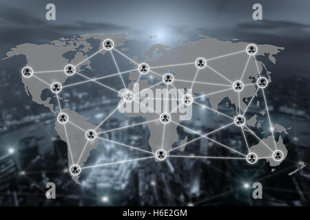 Welt Karte und Verbindung sozialer Kommunikation Netzwerksymbol mit Blurr Stadt im Hintergrund. Soziale Netzwerk-Konzept. Stockfoto