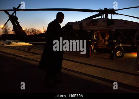 US-Präsident Barack Obama Platinen Marine One an der Hoffnung Landezone für die Abfahrt nach Chicago O' Hare International Airport, 19. Februar 2015 in Chicago, Illinois. Stockfoto