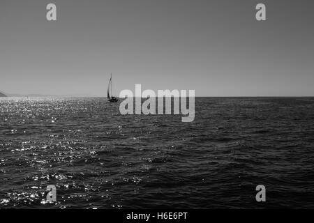 Yacht vor der Küste von Porto Venere, Ligurien, Italien. Stockfoto