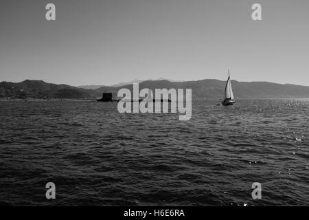 Yacht vor der Küste von Porto Venere, Ligurien, Italien Stockfoto