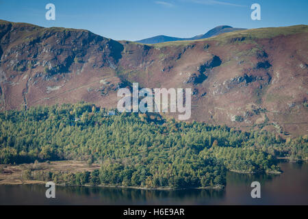 Die Fjälls mit Blick auf Derwentwater, wie aus Überraschung Ansicht, Cumbria, UK zu sehen. Stockfoto
